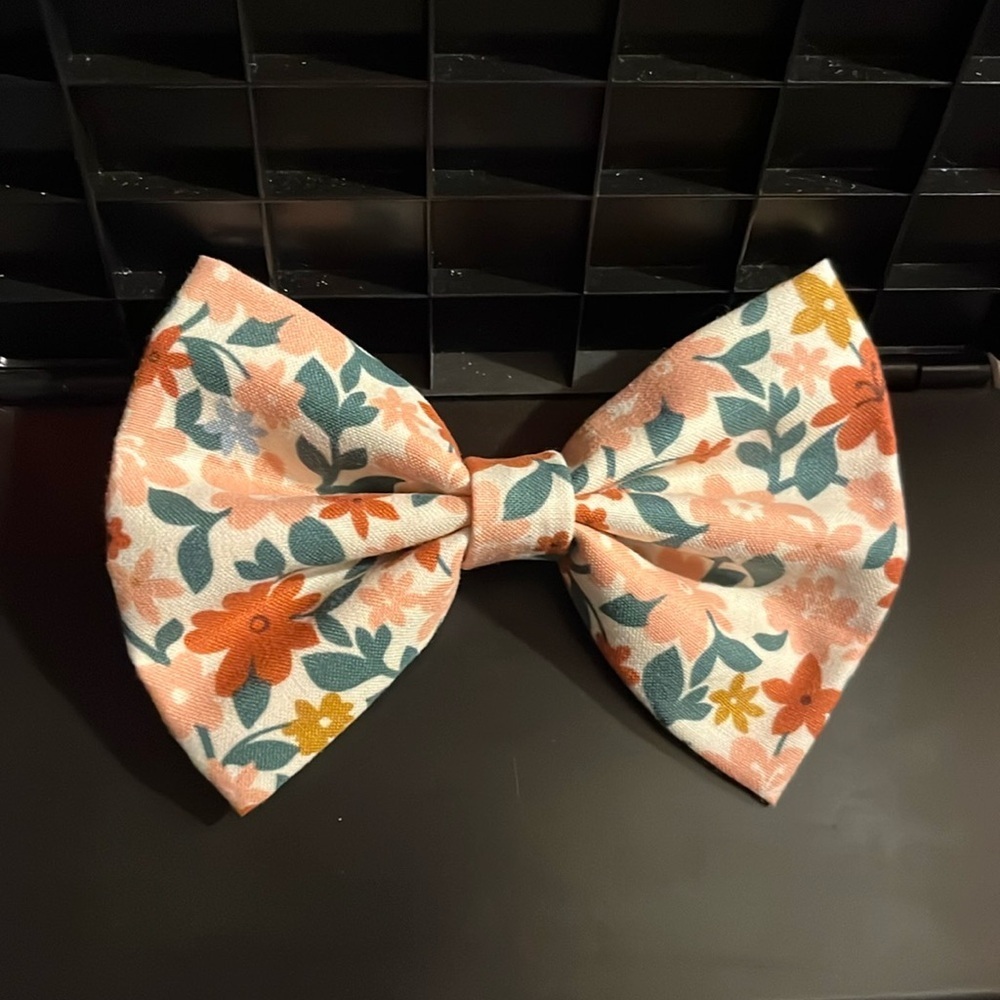 Floral bow